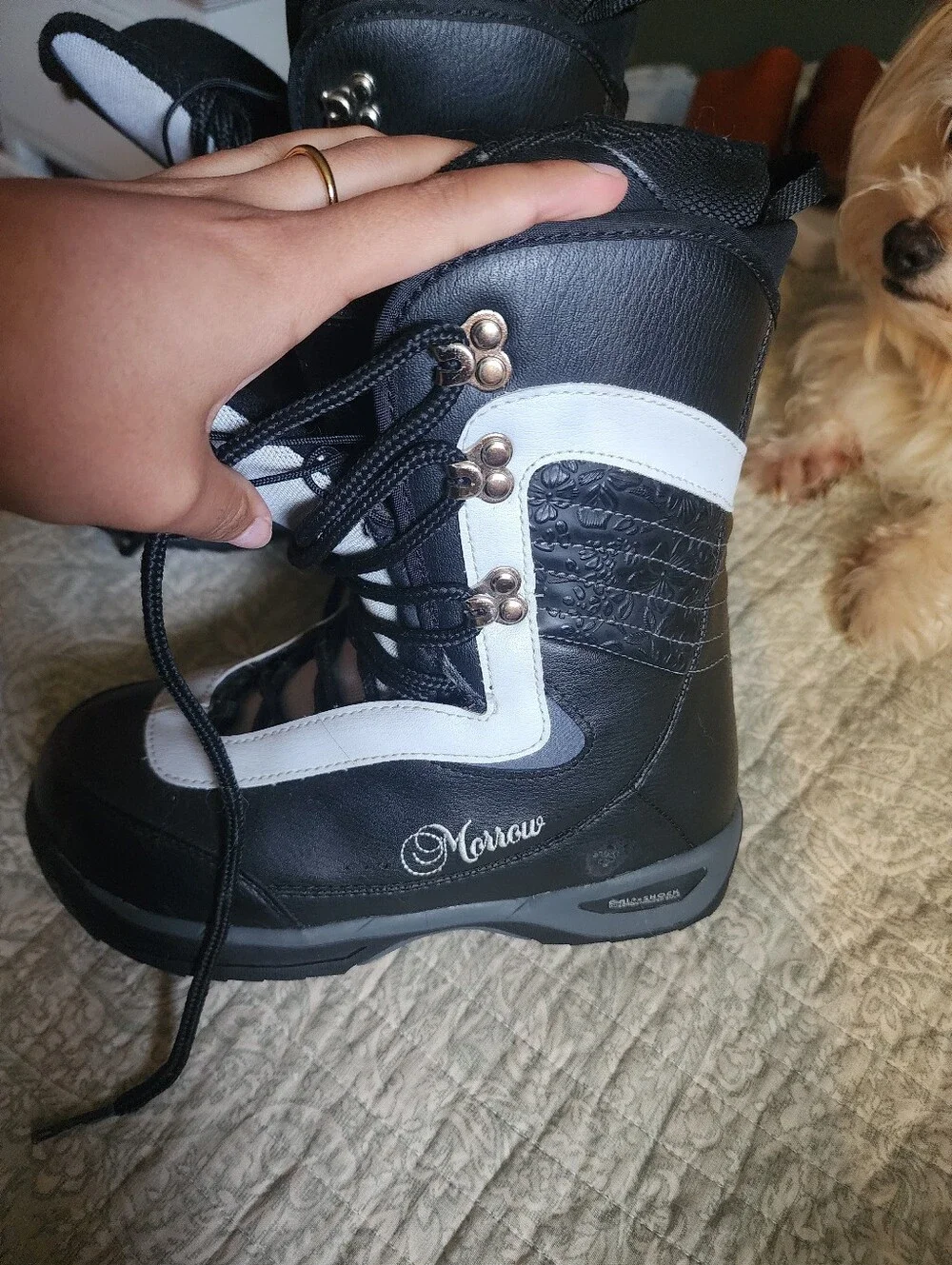 Womens Black and White Snowboard Boots - Brand: Unknown